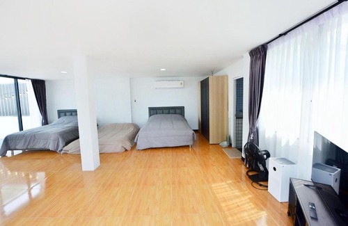 Ban Bang Saen Villa | Banhlpmum Pool Villa