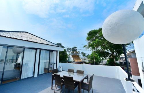Ban Bang Saen Villa | Banhlpmum Pool Villa