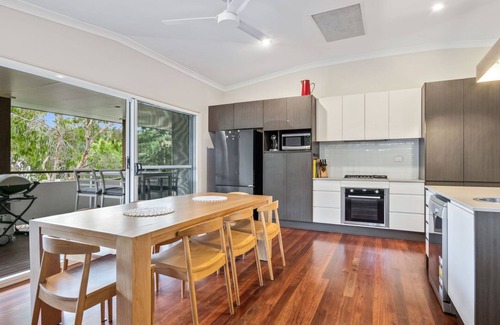 Point Lookout House | Banksia Beach House | 3 bed 2.5 Bath | sleeps 6