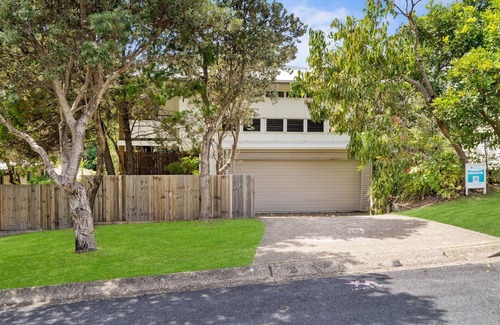 Point Lookout House | Banksia Beach House | 3 bed 2.5 Bath | sleeps 6