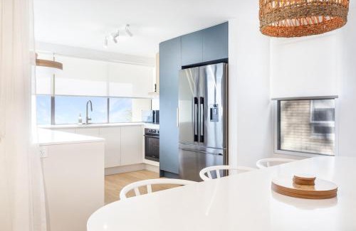 Alexandra Headland Apartment | Bannow Apt 7 –Panoramic Ocean Views