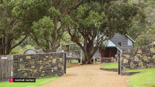 Barragga Bay House | Baraga Sanctuary holiday house, Bermagui Barragga Bay Linen & Wifi Provided