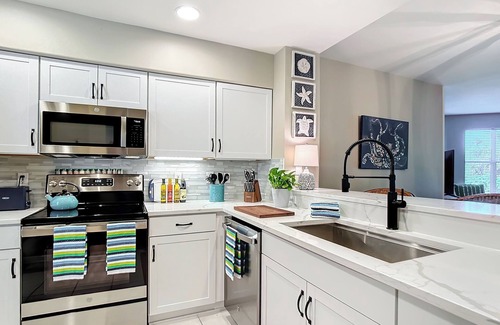 Tropical Cove House | Barefoot Bungalow Retreat. Pool and golf included