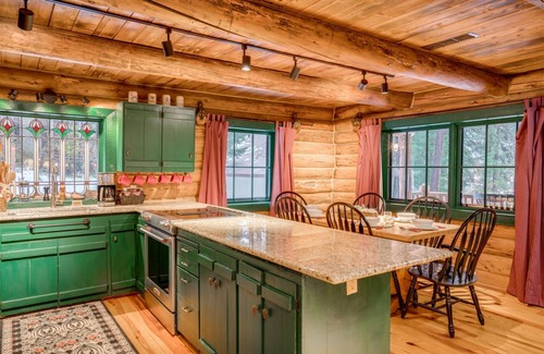 Leavenworth Cabin | Barenhutte - Whimsical Cabin In The Woods