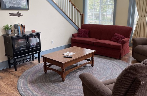 Nauvoo House | Barlow Manor ~ Perfect Reunion Home