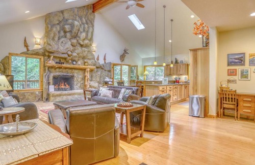 Zigzag House | Barlow Trail Lodge - Meredith Lodging