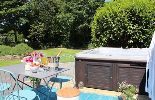 Relubbus House | Barn conversion | 2 bathrooms | Hot tub | Close to Marazion and St Ives.