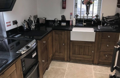 Winkhill House | Barn Conversion - Sleeps 4 - Pet friendly - Garden
