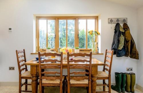 Saxmundham House | Barn End Cottage