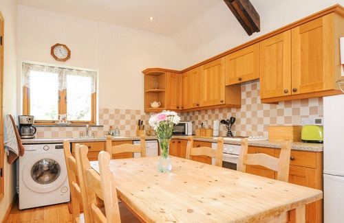 Brazzacott Cottage | BARN OWL COTTAGE, family friendly, with a garden in Launceston