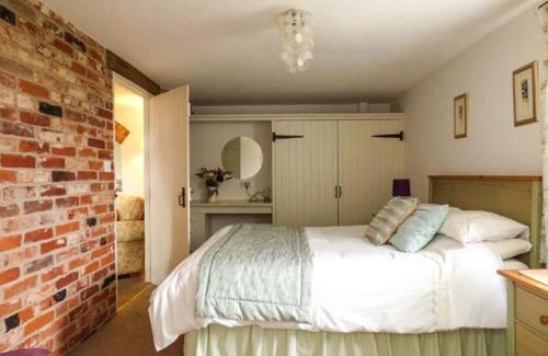 Stratton Strawless House | Barn with countryside views in private garden