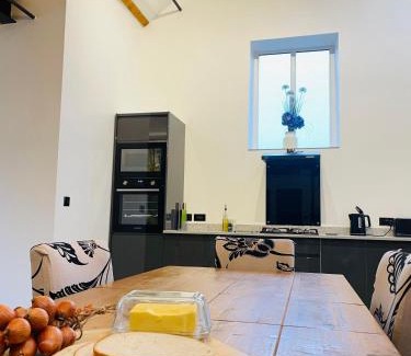 Carmarthen House | Barnaby’s Barn