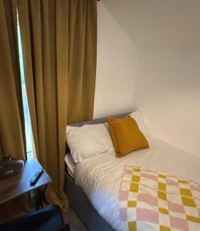 Gillingham Apartment | Barnsole Lodge, 5 bed 5 bathrooms 5TVs