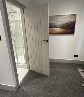 Gillingham Apartment | Barnsole Lodge, 5 bed 5 bathrooms 5TVs