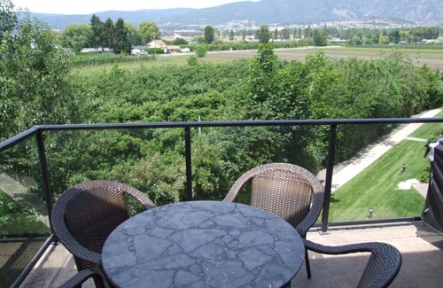 Westbank Condo | Barona Beach - Lakefront Condo
