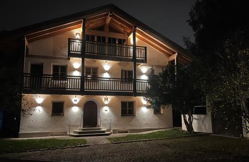 Oberammergau Apartment | Barrierefreie 3-Zi.-Ferienwohnung mit Gartenzugang in ruhiger, zentrumsnaher Lage