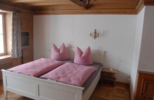 Oberammergau Apartment | Barrierefreie 3-Zi.-Ferienwohnung mit Gartenzugang in ruhiger, zentrumsnaher Lage