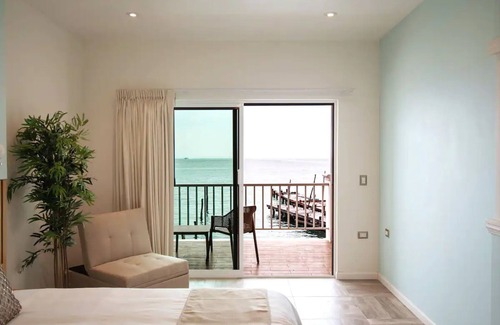 Centro - Supmza 001 Hotel | Bartolome Oceanfront Suites