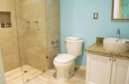 Centro - Supmza 001 Hotel | Bartolome Oceanfront Suites