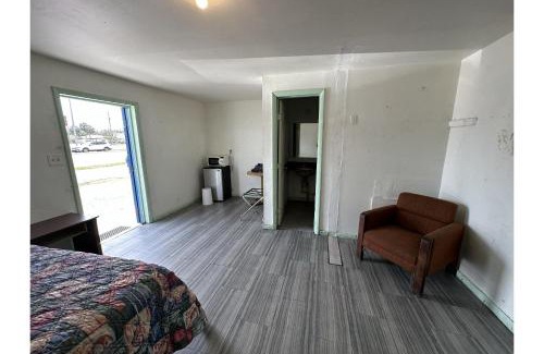 Sun Bay South Hotel | Base Motel By OYO South Tampa