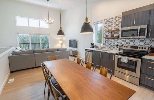 Revelstoke Hotel | Basecamp Resorts Revelstoke I Three Bedroom Suite (Dog Friendly)