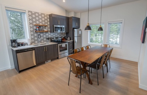 Revelstoke Hotel | Basecamp Resorts Revelstoke I Three Bedroom Suite (Dog Friendly)