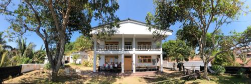 Weligama Hotel | Basecamp Yoga Beach House