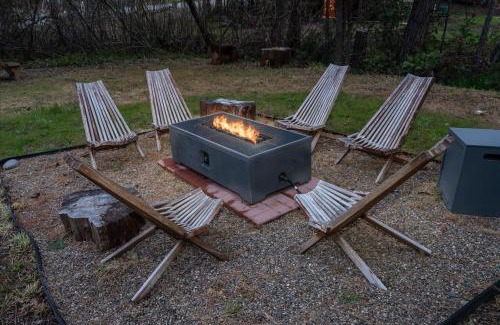 Oakhurst House | Bass Lake Chalet- A frame with hot tub/firepit