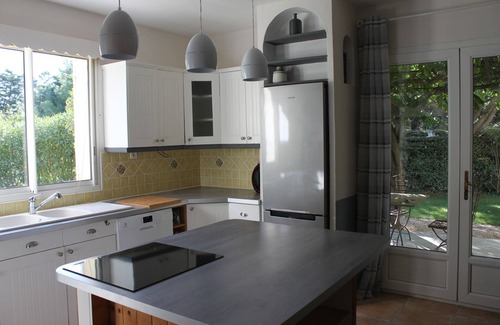 Noves House | Bastide des tilleuls beautiful, quiet, shady property on the heights of Noves
