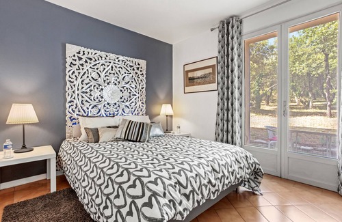 La Roquebrussanne Bed & Breakfast | Bastide Lou Pèbre d'Aï - Lavender Scent