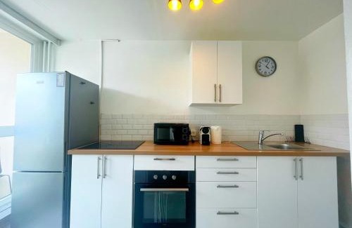 Perralliere Apartment | Bastien - appartement 4 personnes - check in h24 - wifi