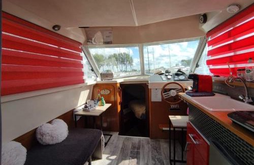 Ouistreham Boat Rental | bateau au port