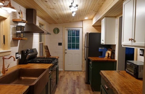 Brooklin House | Batten's ReTreat Cozy 2-BR Brooklin Maine waterfront cabin - WiFi, kayaks, grill