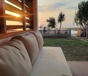 Hu'u Villa | Batu Bulat Villa Lakey Peak