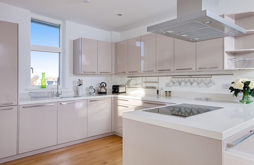 Cirencester Villa | Bauhinia House (HM73) Lower Mill Estate, Cotswolds