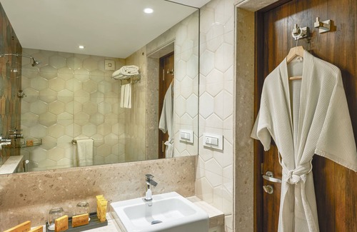 Dadar East Hotel | Bawa Regency