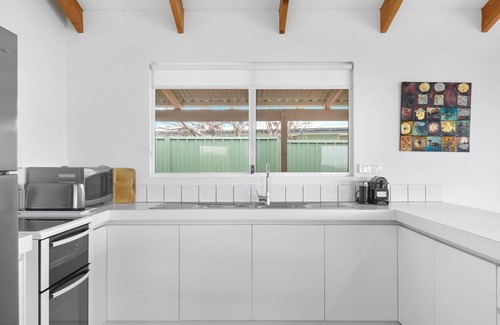 Peppermint Grove Beach House | Bay Beach House - Pet friendly, spectacular views, comfortably furnished