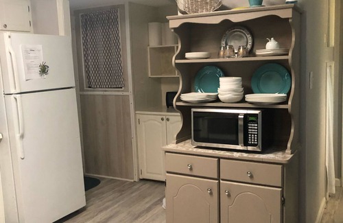 Crawfordville House | Bay, Beach, Pool, Fishing, Golf Cart!