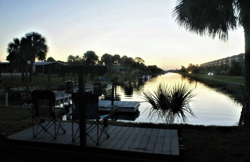 Crawfordville House | Bay, Beach, Pool, Fishing, Golf Cart!