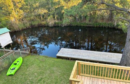 Shoreline Park House | Bay Breeze Bliss-Hot Tub, Bar and Canal 5mi to Beach