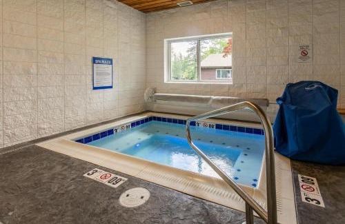 Whitefish Apartment | Bay Point Lakefront 1B Down