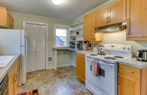 Poulsbo Cottage | Bay view home, blocks from restaurants, shopping, & waterfront