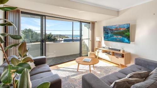 Huskisson House | Baydream Believer - In the Heart of Husky with Free Linen