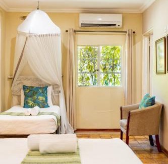 Victoria Falls Cabin | Bayete Guest Lodge