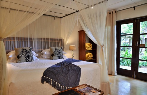Victoria Falls Cabin | Bayete Guest Lodge