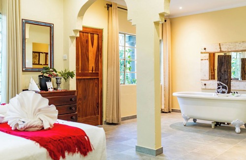 Victoria Falls Cabin | Bayete Guest Lodge