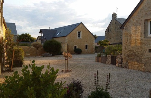 Juaye-Mondaye House | BAYEUX, gîte "Le Charme", with garden near the landing beaches