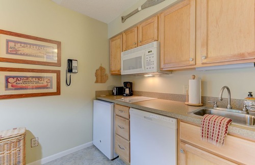 Acme Condo | ๐๏ธ Bayfront Escape @ The Shores | Traverse Bay Views | Moments to the Beach