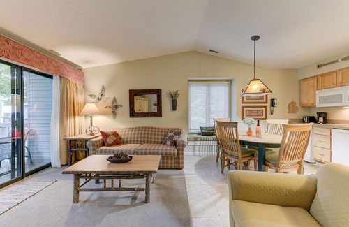 Acme Condo | ๐๏ธ Bayfront Escape @ The Shores | Traverse Bay Views | Moments to the Beach