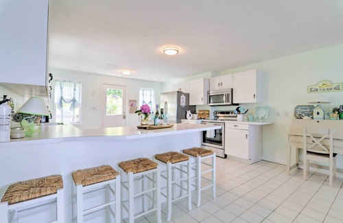 Wareham House | Bayfront Wareham Retreat w/Private Beach!